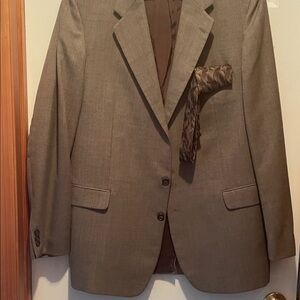 Woodmere/ Classic light brown Men's Blazer, and tie,  size Lrg 46/ USED ONCE/